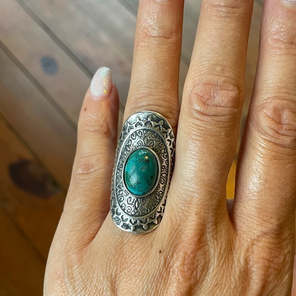 925 Sterling Silver and Turquoise Oval Ring - Picture 4 of 10